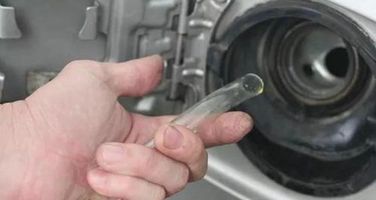 如何從轎車?yán)锇哑统槌鰜?lái)