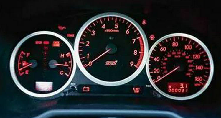 踩剎車轉(zhuǎn)速升高又回落正常嗎