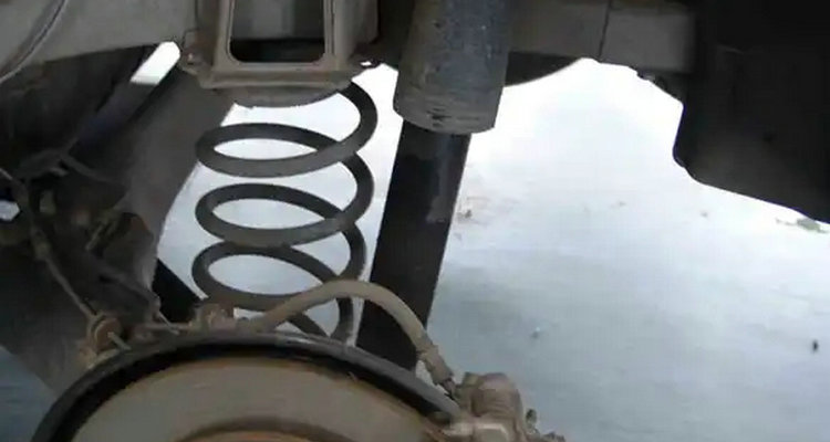 車子開起來左右搖擺怎么回事