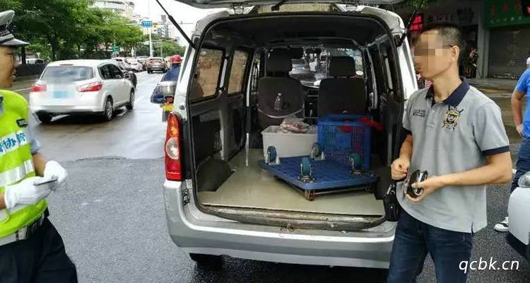 面包車(chē)后座拆了違法嗎