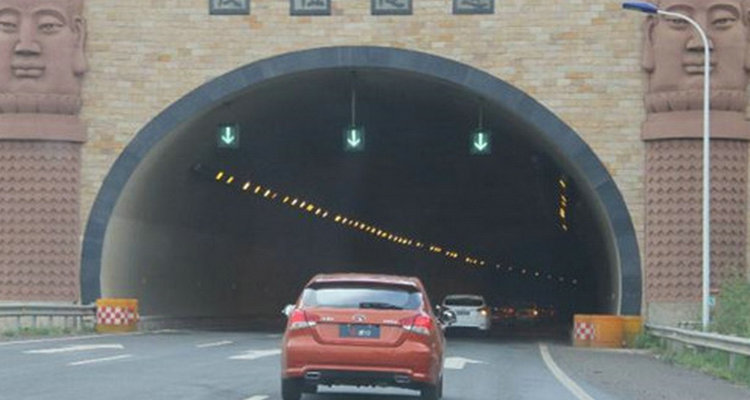 隧道內(nèi)實(shí)線變道扣幾分罰多少錢