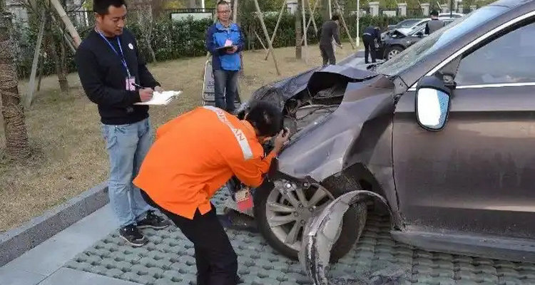 出車禍了對方全責(zé)怎么辦