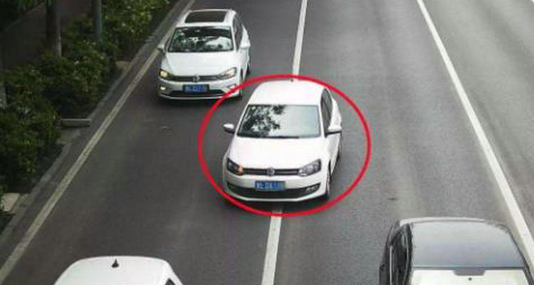 高速出口走錯了壓實線扣分嗎