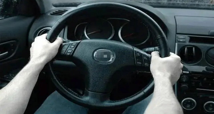 如何調(diào)節(jié)方向盤高度至最佳