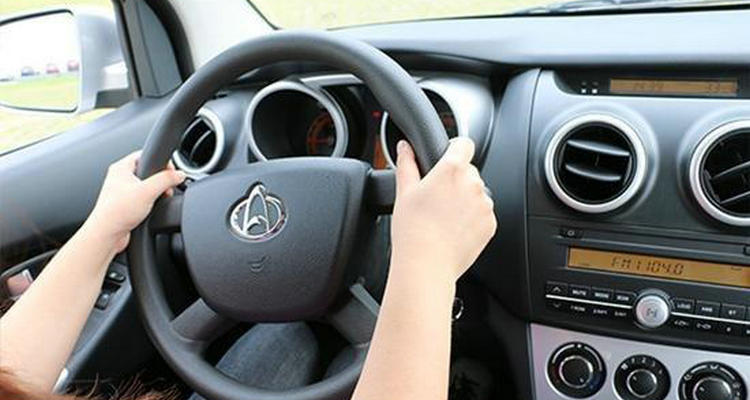 小汽車方向盤重是什么原因