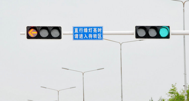 左轉彎待轉區(qū)掉頭算闖紅燈嗎