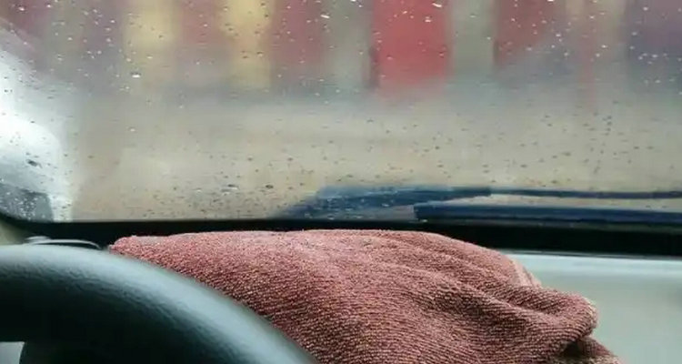 汽車內(nèi)怎么快速除霧