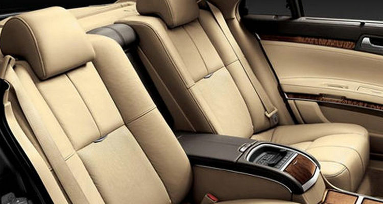 小轎車后排可以坐幾個(gè)人