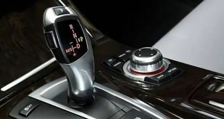 手自一體的手動(dòng)擋怎么操作