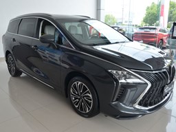 2022款 東風(fēng)風(fēng)行游艇外觀圖片