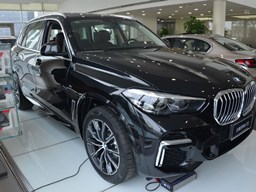 2022款 華晨寶馬X5外觀圖片