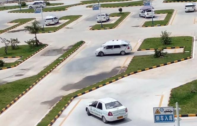 學(xué)駕照有沒(méi)有年齡限制，18歲以上才能報(bào)考