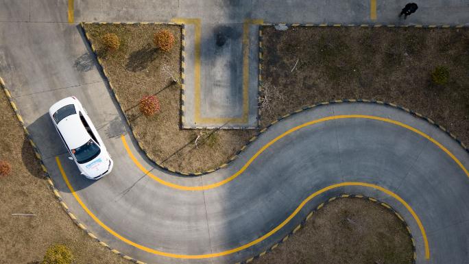 科目二s彎技巧看點位置，掌握三個點輕松過關(guān)