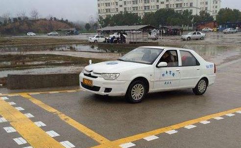 科目二上坡起步絕不會熄火的訣竅，手眼腳要配合好