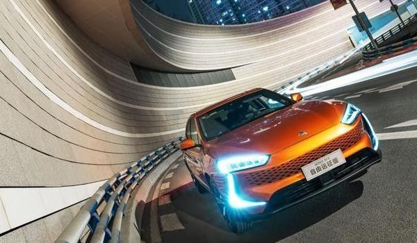 賽力斯SF5自由遠(yuǎn)征版，零百加速時(shí)間達(dá)到4秒級(jí)