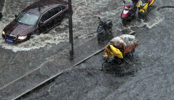 汛期行車安全，行車安全要謹(jǐn)慎（遵守規(guī)則）