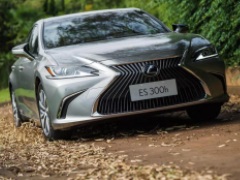 享譽(yù)全球的經(jīng)典車(chē)型 雷克薩斯es300h新款價(jià)格多少