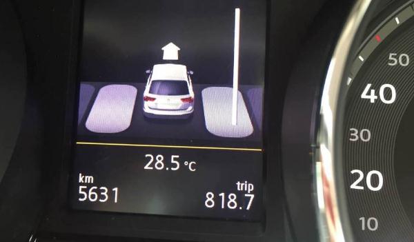 自動泊車入位，方便實用（不用擔心停車技術(shù)了）