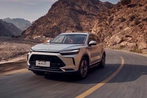 北京x7油耗，百公里油耗實(shí)測(cè)9.3L（搭載1.5T四缸動(dòng)力）