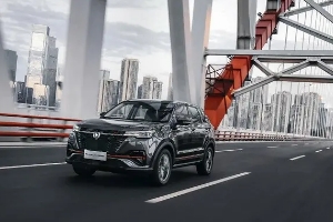 長安cs55plus藍(lán)鯨版2021款怎么樣，動(dòng)力加速強(qiáng)勁（尺寸參數(shù)偏小）