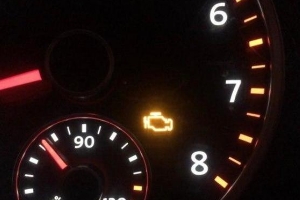 發(fā)動機故障燈亮了還能開嗎，能開但是最好不要開