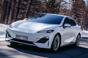 長(zhǎng)安深藍(lán)sl03增程版純電續(xù)航，純電續(xù)航超過(guò)200km（綜合續(xù)航超過(guò)1200km）