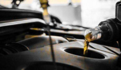 汽車(chē)機(jī)油怎么換，更換機(jī)油有哪些注意事項(xiàng)