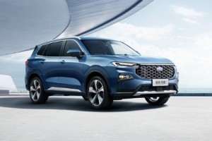 福特領(lǐng)?？诒趺礃?車身長達(dá)4.6米(搭載1.5T發(fā)動(dòng)機(jī))