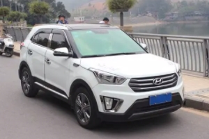 汽車玻璃貼什么顏色的膜比較好 深色膜使用效果好（隱私性好）