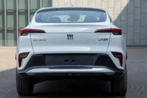 昂揚(yáng)和凡爾賽怎樣選 昂揚(yáng)馬力184匹(凡爾賽車(chē)身長(zhǎng)達(dá)4.8米)