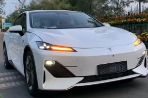 長安深藍(lán)sl03價(jià)格圖片 2022款深藍(lán)sl03售價(jià)18萬(落地19萬)