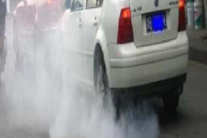 汽車尾氣超標怎么解決 更換火花塞、三元催化器、清理進排氣系統(tǒng)