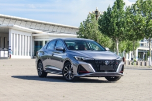 長安逸動(dòng)怎么樣 舒適性好、顏值較高、油耗低（百公里油耗6L）