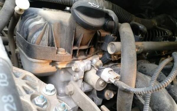 轉向助力油管漏油還能開嗎 轉向助力油管爆開的原因有哪些