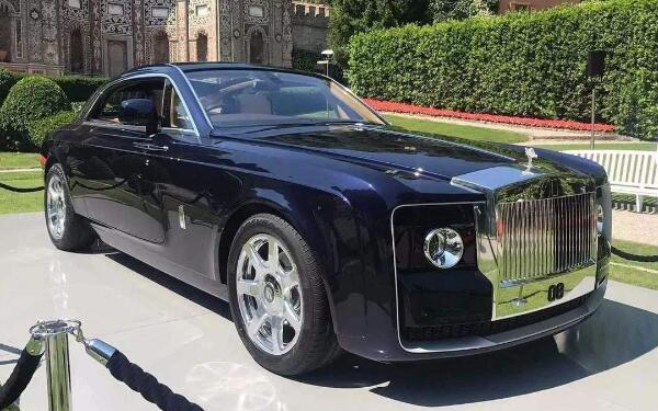 勞斯萊斯幻影車標是什么 采用經(jīng)典立體和平面車標