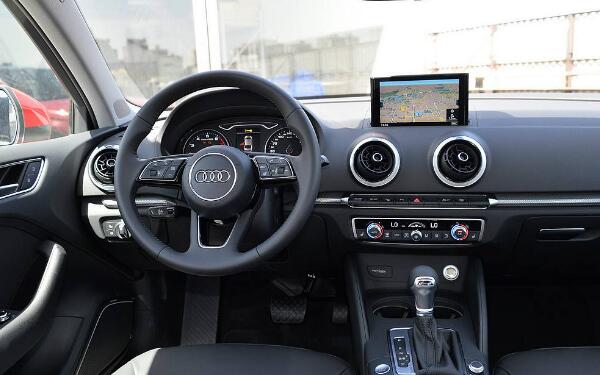 采用新一代家族式設(shè)計(jì) 奧迪a3三廂價(jià)格多少