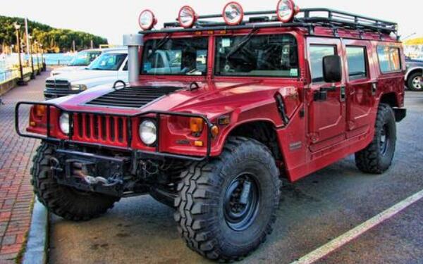 悍馬價格大全 三款經(jīng)典悍馬車型售價多少