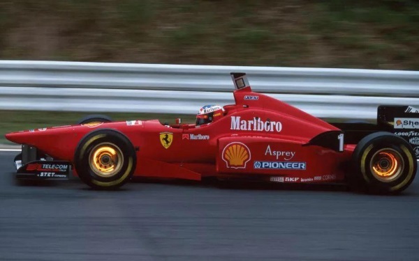 僅發(fā)動(dòng)機(jī)便高達(dá)900萬(wàn)美元 f1賽車(chē)多少錢(qián)一輛