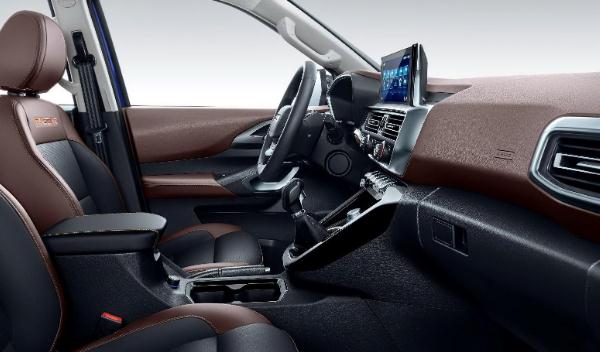 長(zhǎng)安凱程F70自動(dòng)擋上市，內(nèi)飾配置透露出濃濃的科技感