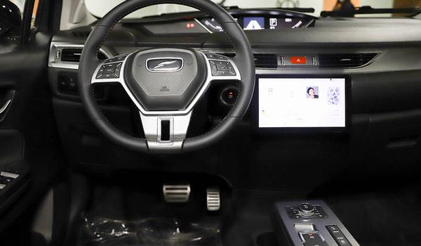 云度π3 E-Shock上市，“X”形進(jìn)氣格柵增加檔次感