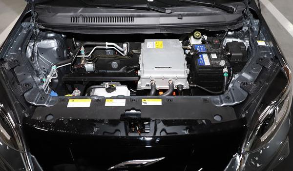 云度π3 E-Shock上市，“X”形進(jìn)氣格柵增加檔次感