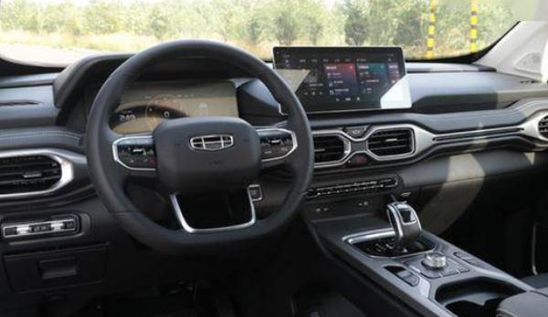 吉利豪越自動舒適型上市，綜合油耗為8.1L/100km