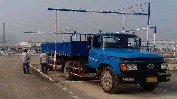 學駕照下載哪個軟件看題，駕考寶典受歡迎