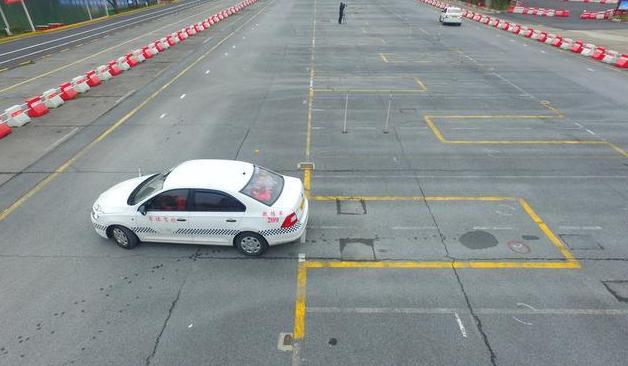 科目二考試心理，熟練后心中有數(shù)不緊張