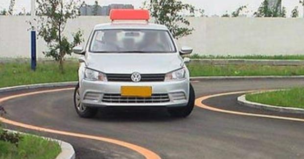 科目二s彎道技巧，保持一定角度