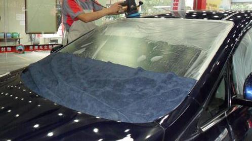 汽車打蠟還是鍍膜，鍍膜比打蠟實用