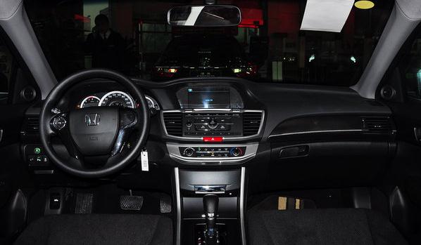 20萬左右買什么車好，選擇這款不后悔（本田雅閣）