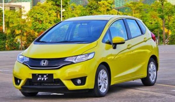 10萬左右什么車好，軒逸VS飛度油耗很實惠（軒逸銷量更好）