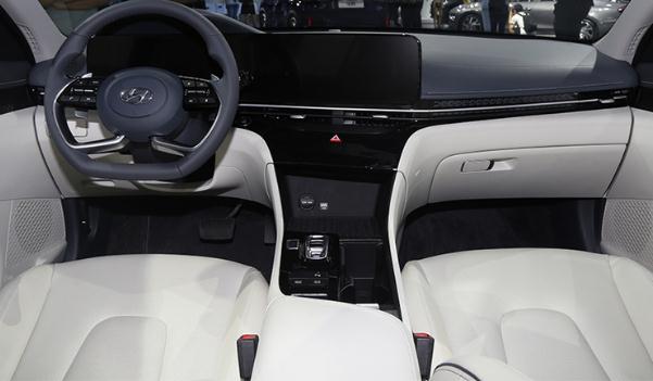 全新現(xiàn)代名圖家族上市，燃油版和純電版任你選（滿足各種需求）