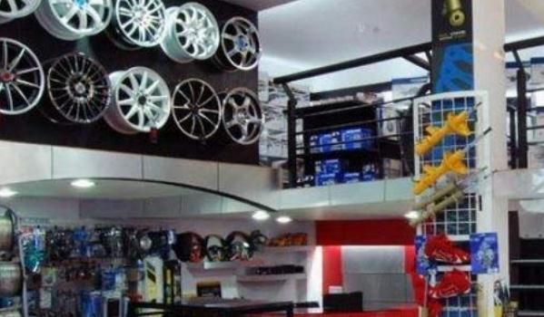 開個(gè)汽車飾品店需要多少錢，根據(jù)規(guī)模大小來(lái)決定（通常10萬(wàn)左右